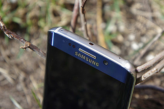 Samsung сравнил любителей селфи-палок с пещерными людьми