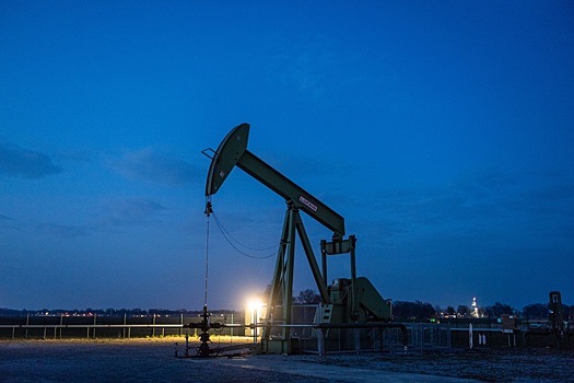 Telegraph: сокращение добычи нефти ОПЕК+ нанесёт тройной удар по Западу