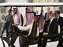 Король Саудовской Аравии прокатил Путина на электрокаре