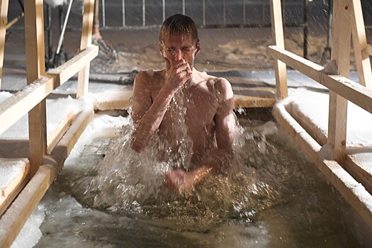 Врач предупредил об опасных последствиях окунания в прорубь