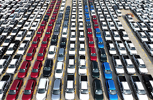 В апреле легковых автомобилей продали на 25,5% меньше, чем в прошлом году