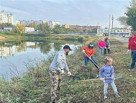 Участник "Школы героев" присоединился к субботнику на озере Сакулино