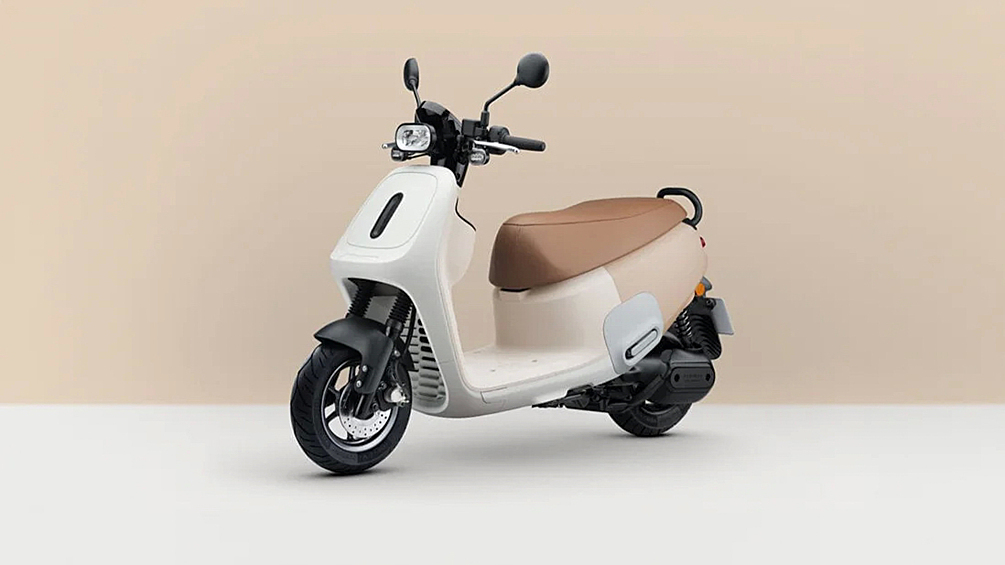 Gogoro e-scooter — электроскутер, разработанный дизайнером Наото Фукасавой и японским брендом MUJI. Проект направлен на городскую езду, отличается простотой в использовании и экологичностью. 