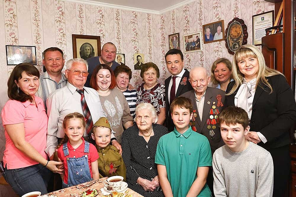 Андрей Воробьев навестил семью ветеранов Великой Отечественной войны