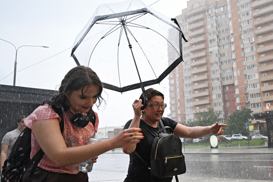 В Москве прошел ливень «летней интенсивности»
