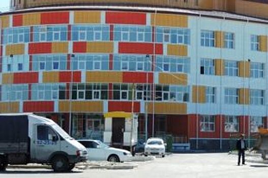 Из средней школы в Ханты-Мансийске эвакуировали более 500 человек