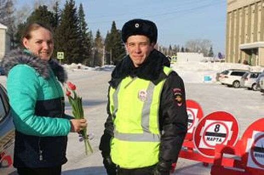 Омские полицейские 8 марта останавливали машины с женщинами за рулём