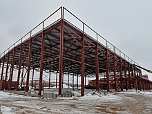 Строители работают над вторым этажом на новой ледовой арене в Вологде