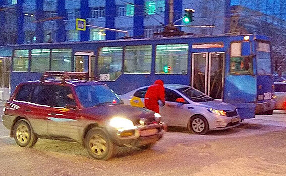 Столкнулись две легенды – трамвай №13 и «Яндекс.Такси»
