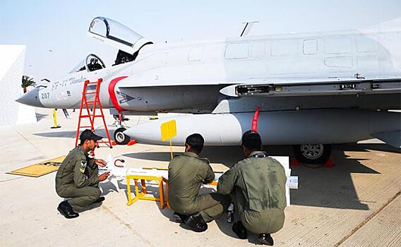 Баку купит JF-17 для уничтожения ереванских «Искандеров» и тегеранских Kowsar