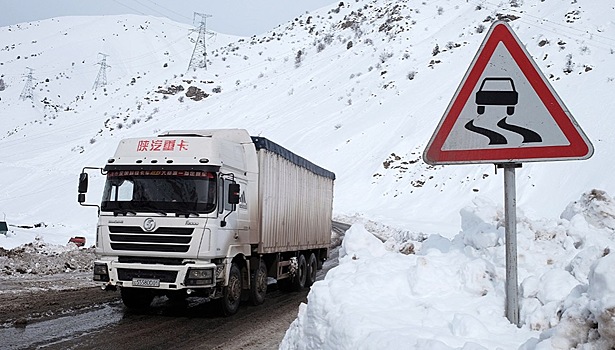 Лавинная опасность прогнозируется в 10 районах Сахалинской области