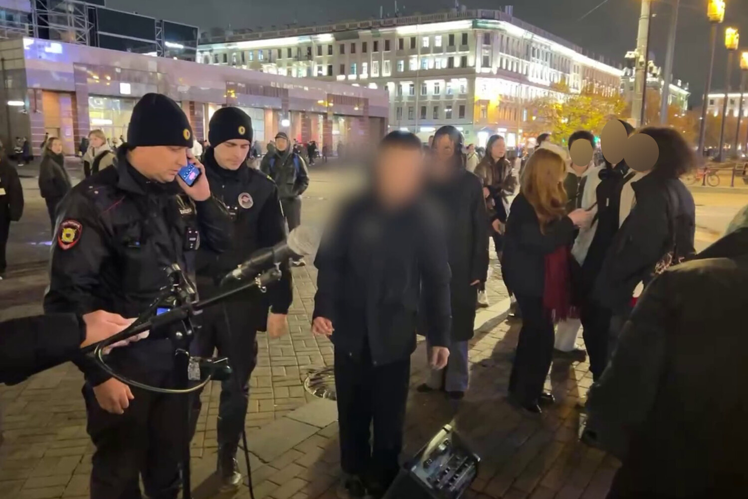 РЕН ТВ: на Сенной в Петербурге задержали музыкантов группы Рестарт