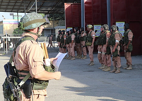 В 201-ю российскую военную базу в Таджикистане прибывают молодые лейтенанты
