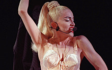 Привет Мадонне и 90-м: Утяшева возвращает в моду бюстгальтер-«пулю»