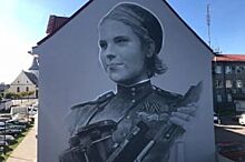 На фасаде в Гвардейске появился портрет девушки-снайпера Розы Шаниной