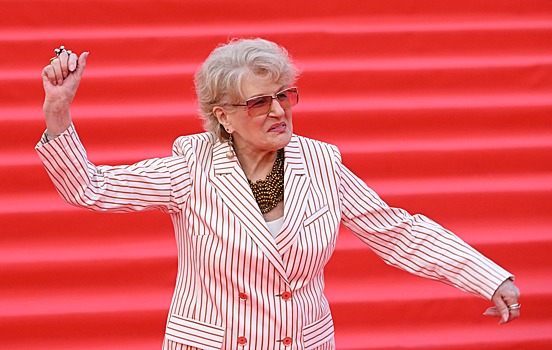 Дружинина оттолкнула Макееву, которая хотела ее обнять