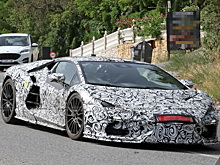 В Сети на шпионских снимках показали прототип гибридного преемника Lamborghini Aventador