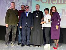 Незрячий бард на юбилейном концерте в Ростове видит мир ослепительным
