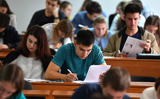 В Госдуме призвали снизить стоимость учебы в вузах