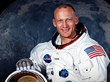 Куртка астронавта Олдрина из США продана за $2,77 млн