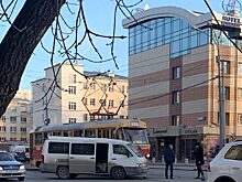 Из-за ДТП минивэна и трамвая в Екатеринбурге встало движение