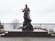 В Курчатове установили памятник герою России Сергею Чебнёву