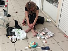 Солевая танцовщица раздевалась и бросала деньги в магазине Новосибирска