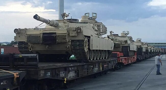 В Греции сошел с рельсов поезд с военной техникой НАТО