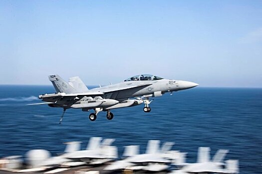 ВМС США показали управление БПЛА с помощью истребителей