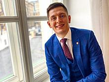 Житель Куркина поет для соседей со своего балкона