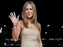 Дженнифер Энистон насторожила фанатов праздничным постом в соцсетях