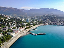 Аксенов: туристам сложно добраться до Крыма, зато отдых подешевел