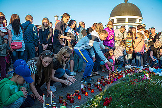 Петрозаводск. Акция в память о детях, погибших на Сямозере