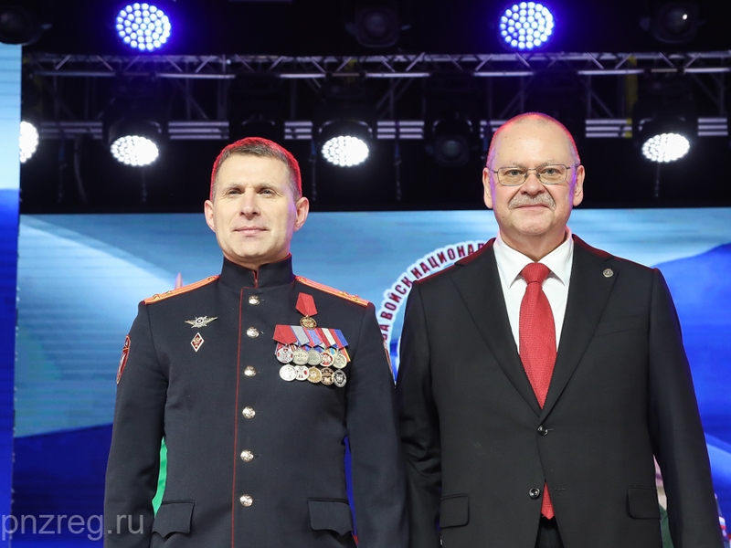 Олег Мельниченко вручил государственные и региональные награды сотрудникам и военнослужащим Росгвардии