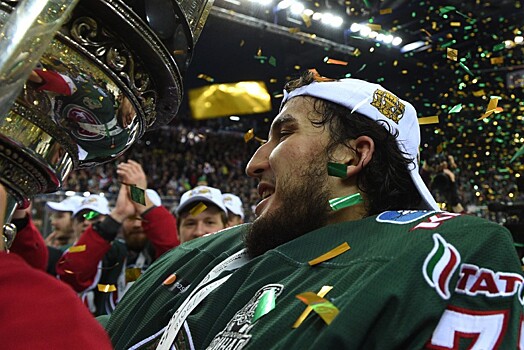 10 россиян, которых зовут в НХЛ. Уезжать или остаться?