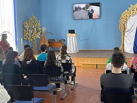 В День космонавтики «Единая Россия» привезла херсонским школьникам фильм про Юрия Гагарина