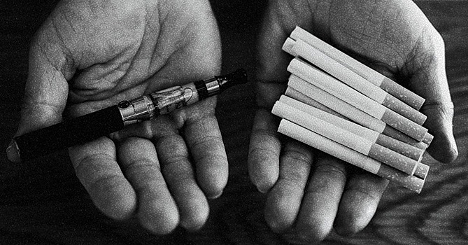 Врачи объяснили, что вреднее для здоровья: курение или вейпинг