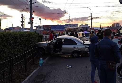 В центре Левобережья в ДТП погиб 25-летний водитель «Ниссана»