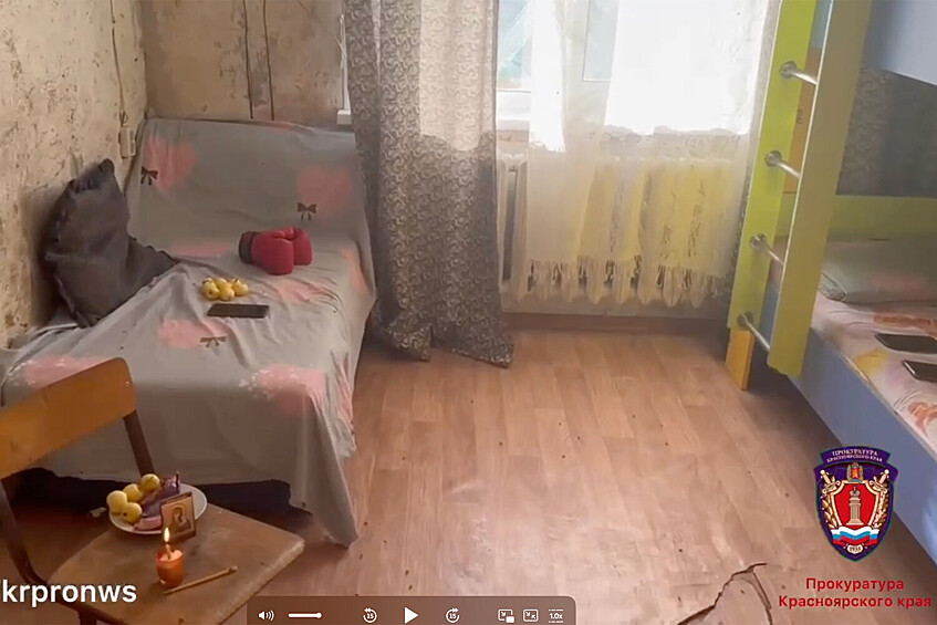 Одна из комнат в доме в Красноярском крае, где жили четверо детей, погибших от отравления