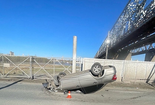 В Омске водитель перевернулся на арендованном авто и сбежал