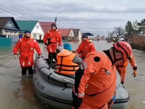Жители Оренбуржья показали кадры с обстановкой на подтопленных территориях