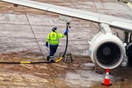 В США авиаперевозчики столкнулись с перебоями в поставках топлива для самолетов