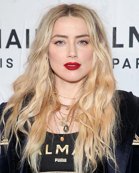 Эмбер Хёрд. Ее лицо приближено к идеальным пропорциям на 91,85%. Она же выиграла в первенстве среди признанных мировых красавиц за самый привлекательный нос. Второе место в этом рейтинге досталось Мэрилин Монро. 