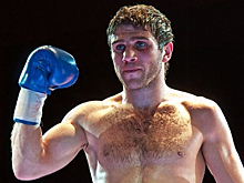 Боксер Федор Папазов подтвердил звание чемпиона IBO