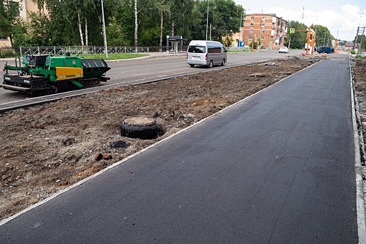Укладка асфальта началась на пешеходных тротуарах на улице Гагарина в Кемерове