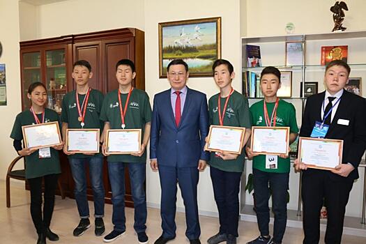 В минобнауки Якутии чествовали призеров соревнований JuniorSkills и «Архимед»