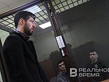 Суд Казани посадил мигрантов из Таджикистана за осквернение фасада КФУ