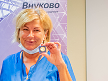 Сотрудники аэропорта Внуково получили нагрудные знаки за мужество в борьбе с коронавирусом