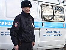 В Хакасии сотрудник полиции обезвредил собаку, напавшую на ребенка