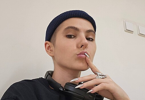 В белом гробу и черной фате: десятки человек пришли на прощание с блогером Ириной Небогой